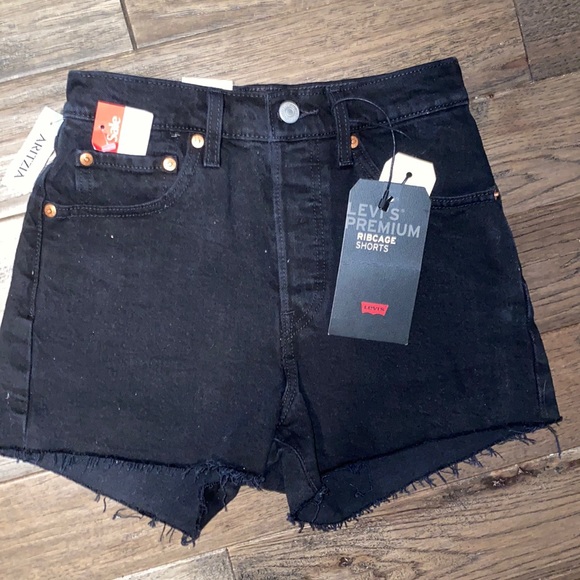 Levi’s Premium Ribcage Shorts - Picture 1 of 4